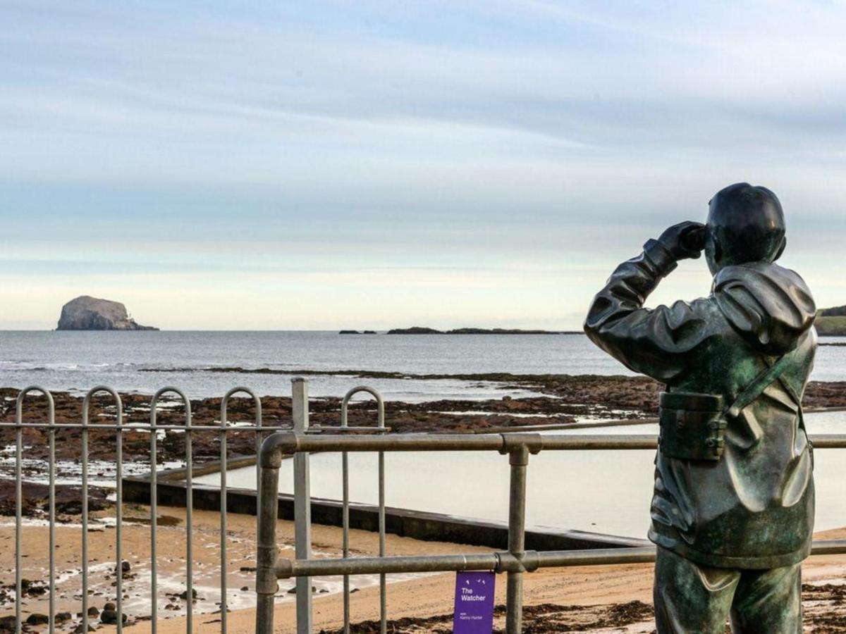 Benholm -Stunning 3-Bed Apartment In North Berwick Bagian luar foto